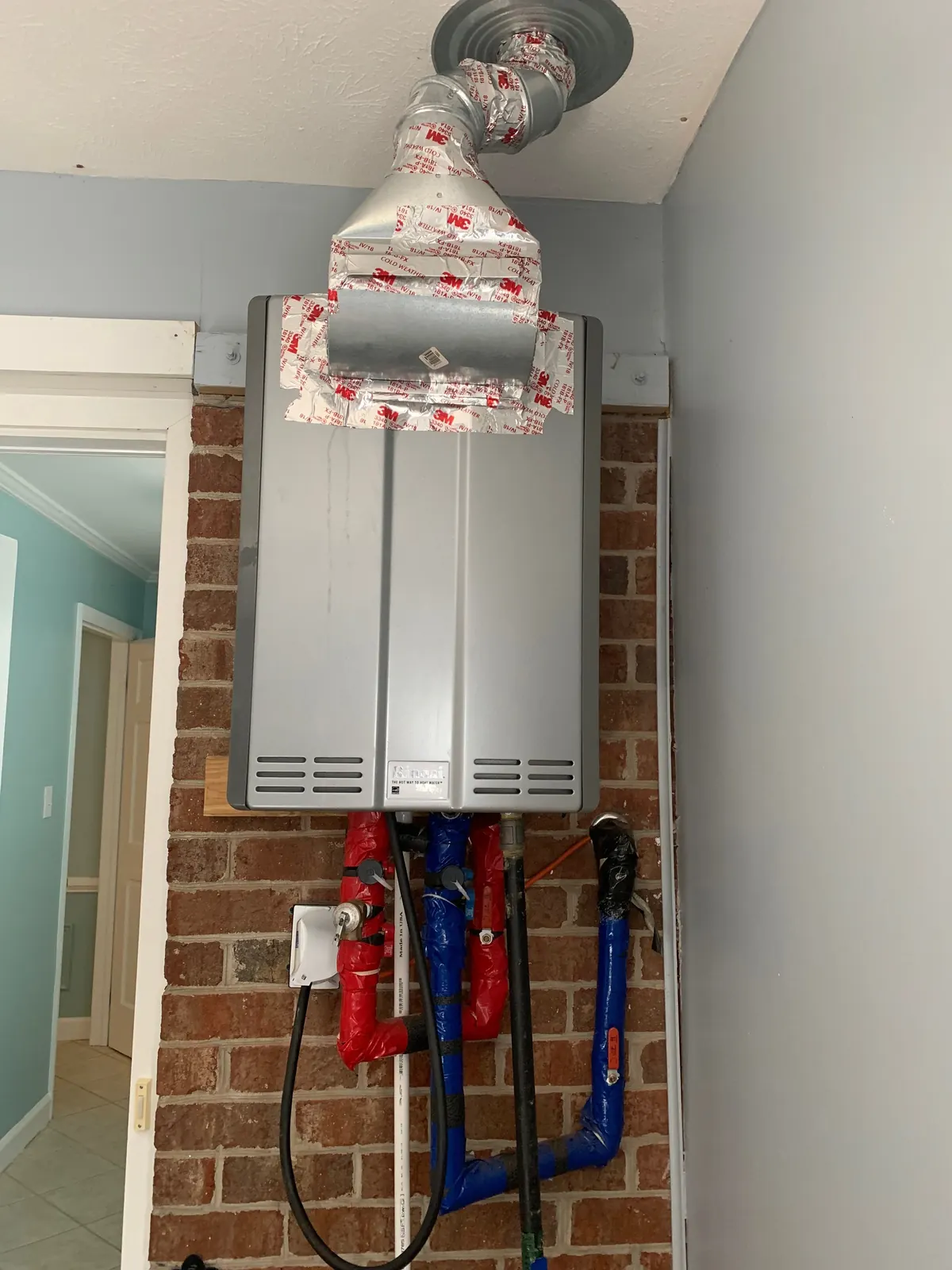 Tankless and tank water heaters compared